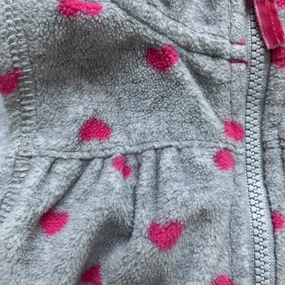 Carter’s Baby Vest Size 6M | GUC Grey Fleece Heart Print Sleeveless Jacket - Picture 6 of 16